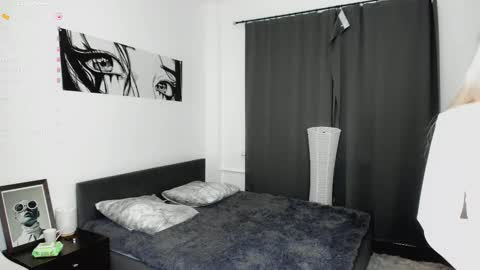 Snapshot of hypno_eyes_babe chatting on 19, 10, 2025 Kate online show from 19, 10, 2025