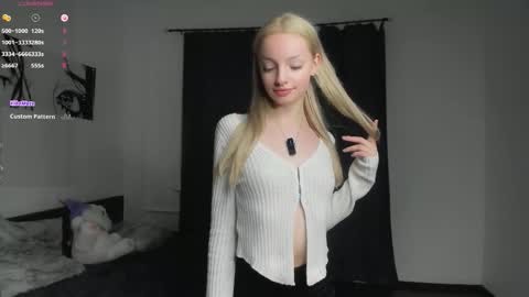 Snapshot of hypno_eyes_babe chatting on 5, 12, 2025 Kate online show from 5, 12, 2025