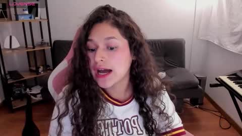 Snapshot of iam_nikki chatting on 8, 11, 2025 On instagram Imm NikkiHelp me reach 100 likes online show from 8, 11, 2025