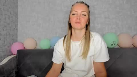 Snapshot of iam_venus chatting on 7, 11, 2025 Venus online show from 7, 11, 2025