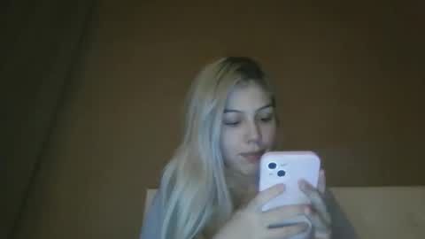 Snapshot of iammroxyyyy chatting on 6, 6, 2026 iammroxyyyy online show from 6, 6, 2026