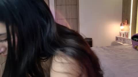 Nyxy  online show from 4, 10, 2025