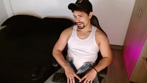 Snapshot of ian_davis chatting on 18, 11, 2025 Ian Davis online show from 18, 11, 2025