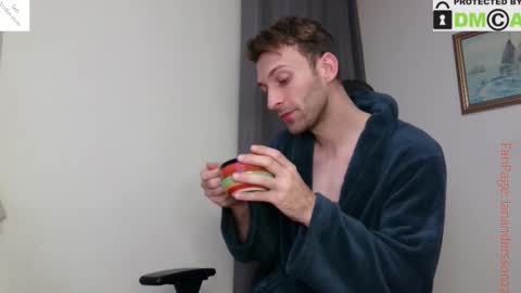 Snapshot of ianandersson27 chatting on 15, 12, 2025 Ian Andersson online show from 15, 12, 2025