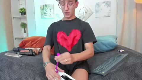 ian  online show from 2, 11, 2025