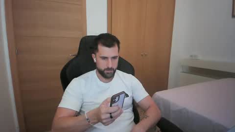 Snapshot of iberian_macho chatting on 23, 10, 2025 iberian_macho online show from 23, 10, 2025