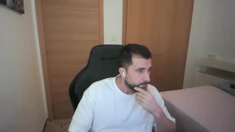 Snapshot of iberian_macho chatting on 14, 11, 2025 iberian_macho online show from 14, 11, 2025