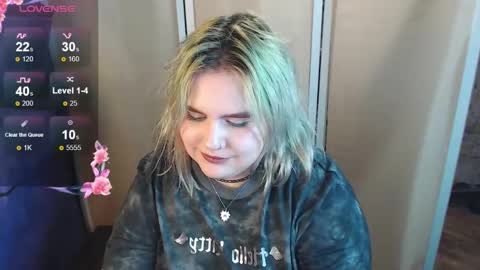 Snapshot of ice_baby01 chatting on 12, 10, 2025 Alice Bunny666 online show from 12, 10, 2025