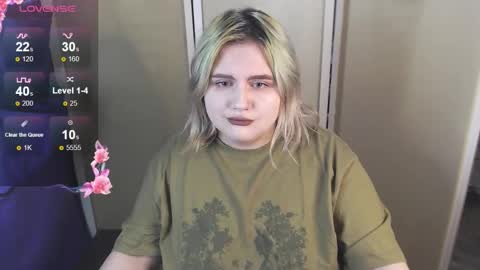 Snapshot of ice_baby01 chatting on 25, 10, 2025 Alice Bunny666 online show from 25, 10, 2025