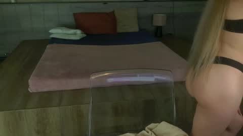 Snapshot of icebluebabe chatting on 24, 5, 2026 Ice Blue online show from 24, 5, 2026