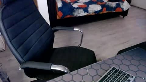 vchat online show from 19, 7, 2026