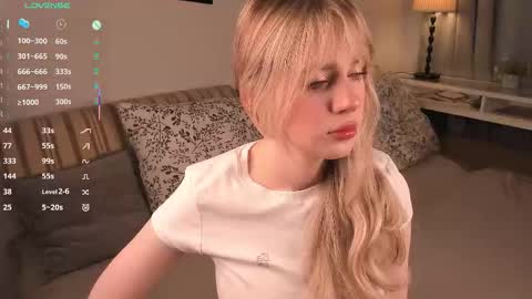 Snapshot of icyhoneybite chatting on 14, 12, 2025 Jane online show from 14, 12, 2025