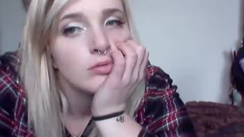 Snapshot of icykittiesbitch95 chatting on 17, 12, 2024 kennedyblue online show from 17, 12, 2024