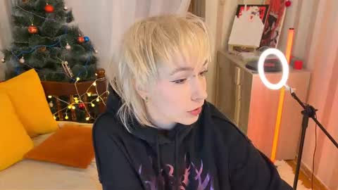 Emmy  help me reach 100 thumbs up online show from 16, 1, 2026