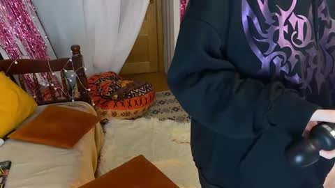 Emmy  help me reach 100 thumbs up online show from 8, 2, 2026