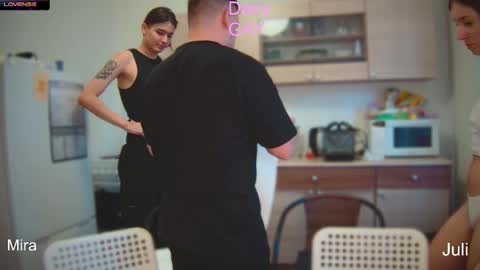 Julia and Mira online show from 4, 12, 2024