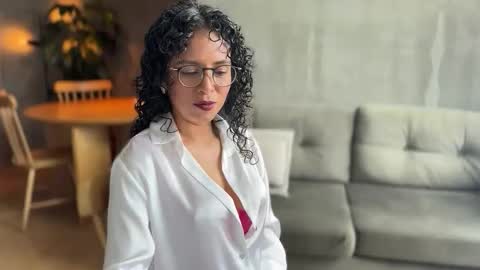 Snapshot of illaroom chatting on 11, 9, 2025 Kloe online show from 11, 9, 2025