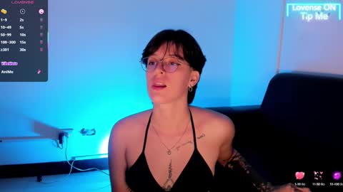 Snapshot of im_jadee_0 chatting on 3, 3, 2025 im_jadee_0 online show from 3, 3, 2025