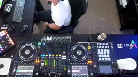 Snapshot of imdjazra chatting on 2, 11, 2025 DJ Azra online show from 2, 11, 2025