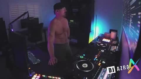 Snapshot of imdjazra chatting on 12, 11, 2025 DJ Azra online show from 12, 11, 2025