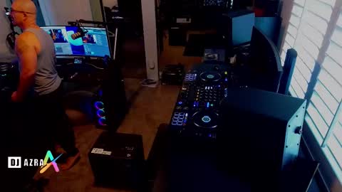 Snapshot of imdjazra chatting on 19, 12, 2025 DJ Azra online show from 19, 12, 2025