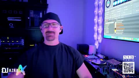 Snapshot of imdjazra chatting on 20, 4, 2026 DJ Azra online show from 20, 4, 2026