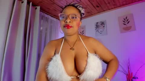 Snapshot of imlauraa chatting on 4, 7, 2026 Laurita Aries Guys on April 13th and 14th I will be offline for my birthday I love you very much. online show from 4, 7, 2026