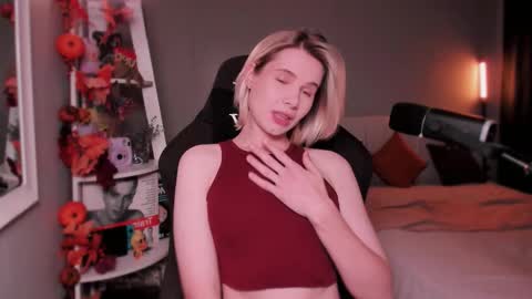 Snapshot of imnotmia chatting on 8, 11, 2025 Mia online show from 8, 11, 2025