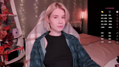 Snapshot of imnotmia chatting on 23, 11, 2025 Mia online show from 23, 11, 2025