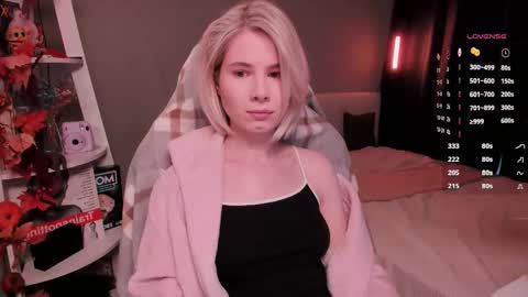 Snapshot of imnotmia chatting on 30, 11, 2025 Mia online show from 30, 11, 2025