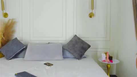 imvictoria_ online show from 4, 12, 2025