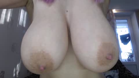 IncrediblyOmelia online show from 4, 2, 2026