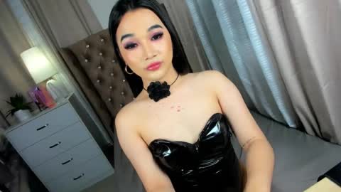 indestructabletrixie online show from 22, 12, 2024