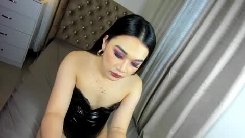 indestructabletrixie online show from 29, 12, 2024