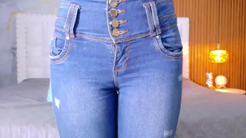 Snapshot of indiancutiie chatting on 20, 9, 2025 LITTLE AINHOA online show from 20, 9, 2025