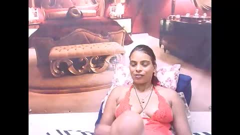 indiansexyass4u2luv online show from 18, 2, 2025