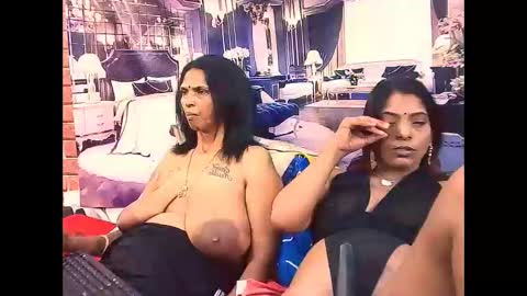 indiansexyass4u2luv online show from 27, 11, 2025