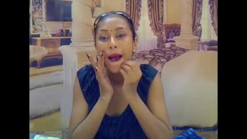 indiansexybutt4u2luv online show from 12, 2, 2026