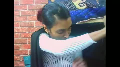indiansexybutt4u2luv online show from 24, 6, 2026