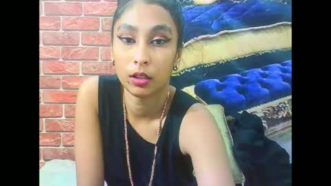 indiansexybutt4u2luv online show from 25, 6, 2026
