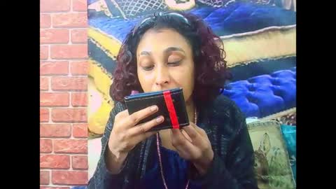 indiansexybutt4u2luv online show from 14, 7, 2026