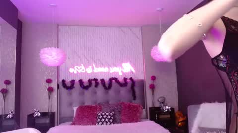 Snapshot of indy_moore chatting on 9, 11, 2025 INDY online show from 9, 11, 2025