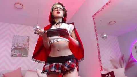 Snapshot of indy_moore chatting on 16, 12, 2025 INDY online show from 16, 12, 2025