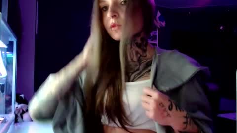 Snapshot of inesdesire chatting on 15, 1, 2025 InesDesire online show from 15, 1, 2025