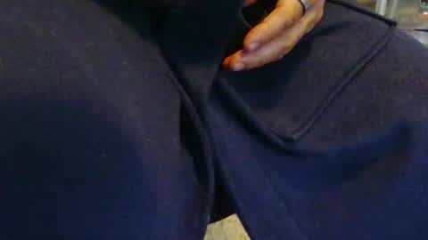 Hanging Out online show from 23, 11, 2025