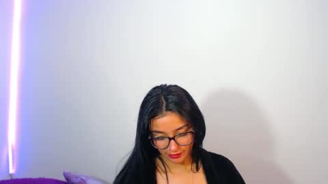 Snapshot of innocent_fox chatting on 24, 1, 2025 Abril online show from 24, 1, 2025