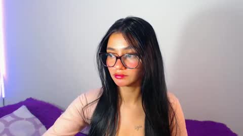 Snapshot of innocent_fox chatting on 28, 1, 2025 Abril online show from 28, 1, 2025