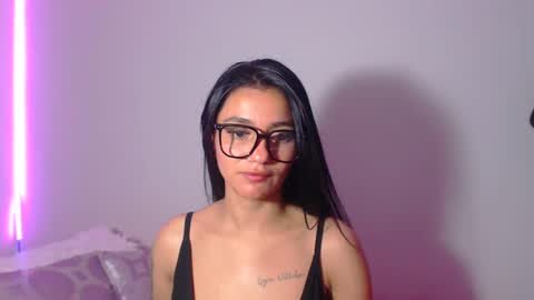 Snapshot of innocent_fox chatting on 17, 9, 2025 Abril online show from 17, 9, 2025