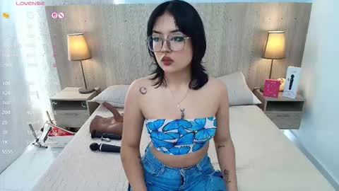 Snapshot of iris_gomez chatting on 17, 12, 2025 Iris online show from 17, 12, 2025