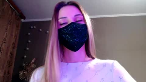 Lily online show from 15, 4, 2026